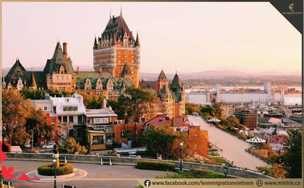 Thành phố Quebec với cảnh quan thanh bình và đầy nét thơ mộng, cổ điển.